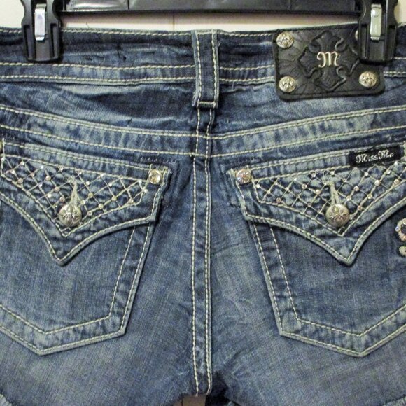 Nwot Miss Me Embellished Rhinestone denim Jean cut off Shorts Sz 27 - Picture 2 of 6